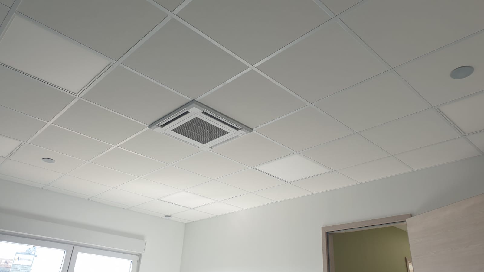 Faux plafond démontable